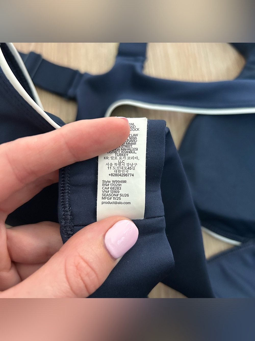 Alo Yoga Airlift Speedwork Bra in Navy Size Medium - Picture 10 of 10